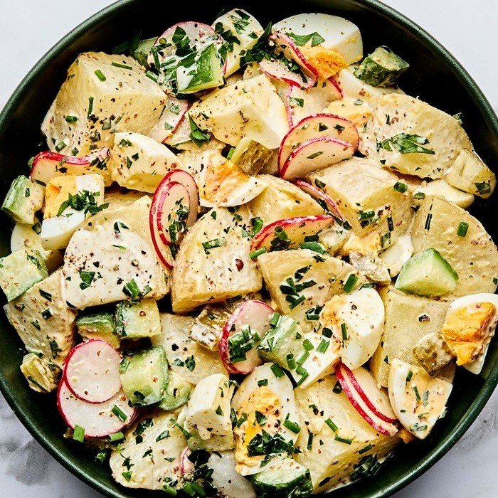 Salada Cremosa de Batatas com Ovos e Mostarda