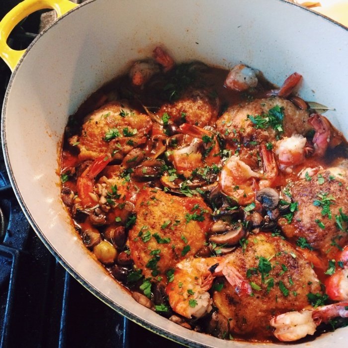 Frango Ensopado com Cogumelos e Tomates (Frango Marengo)