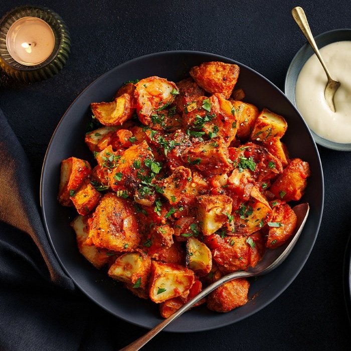 Batatas Rústicas Crocantes ao Molho Picante e Alho (Patatas Bravas)